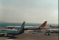 Flughafen Iraklion. Flieger aus aller herren Länder treffen sich hier.