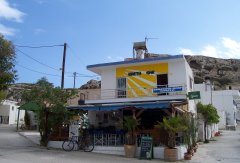 Die Krata-Bar in Mátala